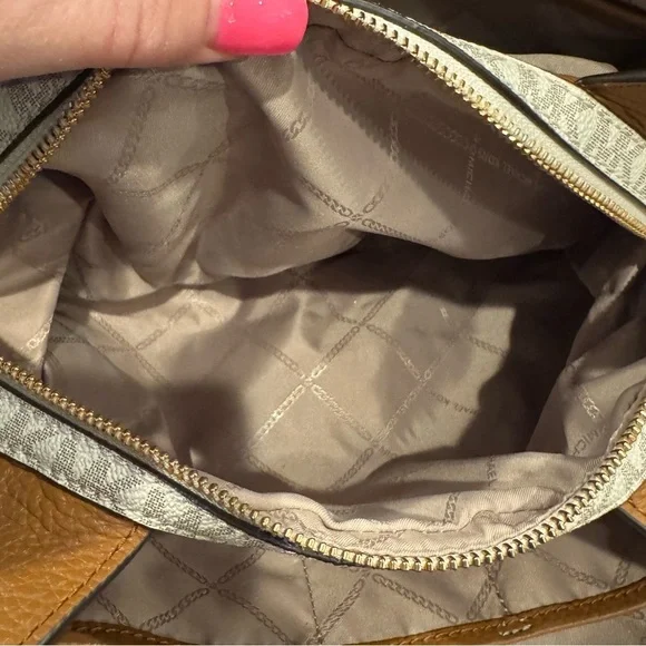 Michael Kors Carrie Shoulder Bag (EUC) - Picture 10 of 16